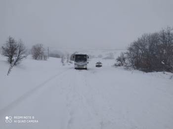 Bilecik’Te Yolda Kalan Öğrenci Servisi Ve Vatandaşlar Kurtarıldı
