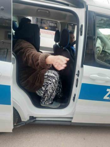 Bilecik’Te Zabıta İle Çorap Satan Kadın Arasında Gülümseten Diyalog
