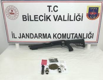 Bilecik’Teki Ev Baskınında Uyuşturucu Madde Ve Av Tüfeği Ele Geçirildi
