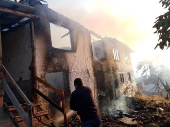 Bilecik’Teki Yangında Ev Kullanılmaz Hale Geldi
