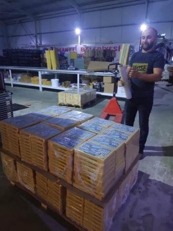 Bilecik’Ten Bir Kamyon Salça Ve Ayva Lokumu Sevk Edildi
