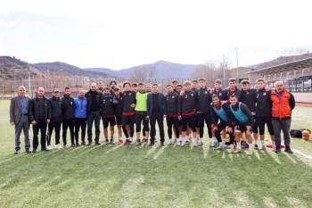 Bilecik Valisi Aygöl, Futbolcuları Ziyaret Etti
