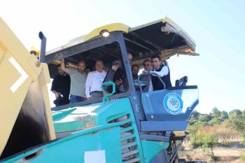 Bilecik Valisi Aygöl, Osmaneli’Ndeki Asfaltlama Çalışmalarını İnceledi
