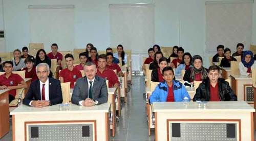 Bilecik Valisi Büyükakın öğrencilerle bir araya geldi