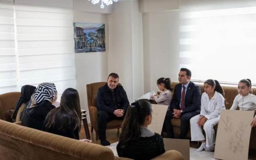 Bilecik Valisi’nden çocuklara moral ziyareti