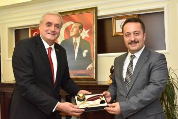 Bilecik Valisi Şentürk’Ten Veda Ziyareti
