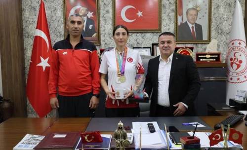 Bilecikli atlet Tiran Maratonu’nda madalya kazandı