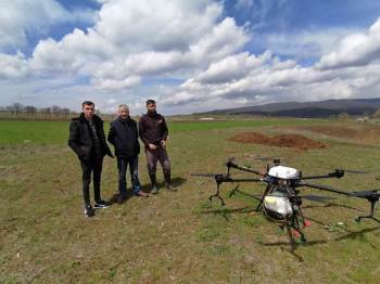 Bilecikli Çiftçi Buğdaylarını Havadan Böyle İlaçladı
