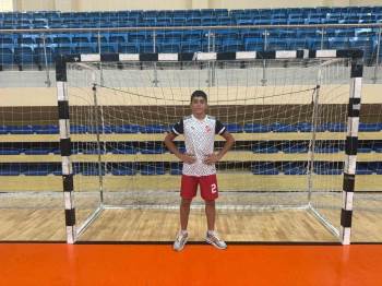 Bilecikli Sporcu Hentbol İçin Gelişim Kampına Katılıyor
