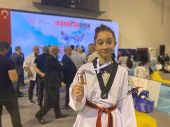 Bilecikli Sporcudan Bir Gümüş Bir De Bronz Madalya
