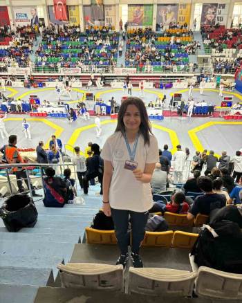 Bilecikli Sporcudan Galibiyet Madalyası
