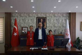 Bilecikli Sporcular Madalyalarıyla İl Müdürü Yasin Özdemir’İ Ziyaret Etti
