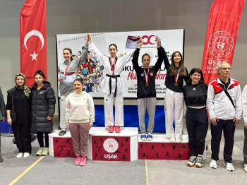 Bilecikli Sporcular Madalyalarla Döndü
