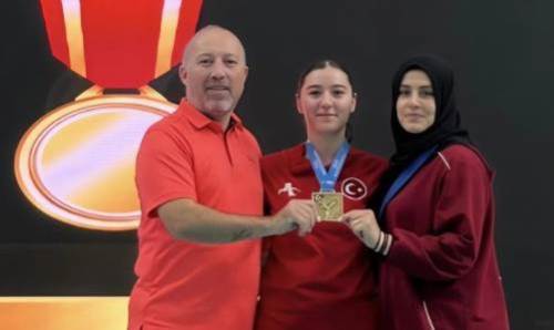 Bilecikli Tuğba Çürük Türkiye Karate Şampiyonu oldu