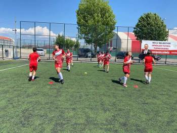 Bilecikspor Kadın Futbol Takımı Kadınlar 2. Lig Kapısından Döndü
