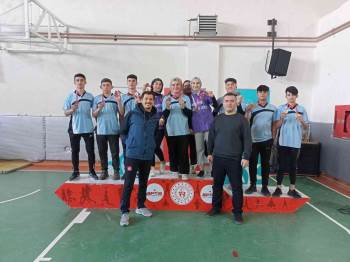 Bileklerin Gücüyle En Çok Madalyayı Toplayan Okul Oldular
