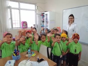 Bin 450 Kilometre Uzaklıkta Bulunan Hiç Görmedikleri Öğrencilerle Gönül Bağı Kurdular
