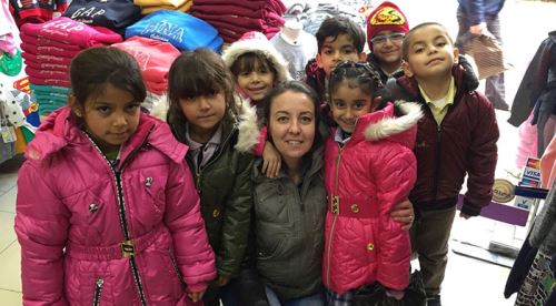 Bin 805 çocuğa yardım ettiler