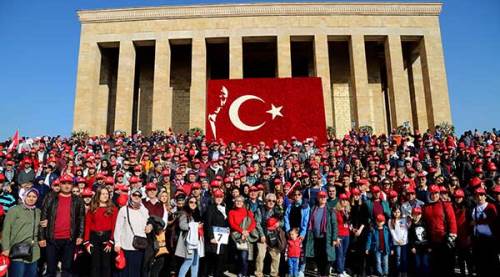 Binlerce Eskişehirli Ata'sının huzurunda