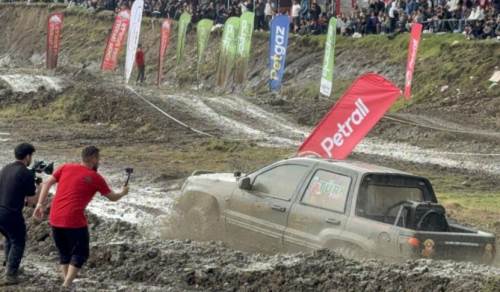  Binlerce kişi izledi: Düzce’de Off-Road şöleni