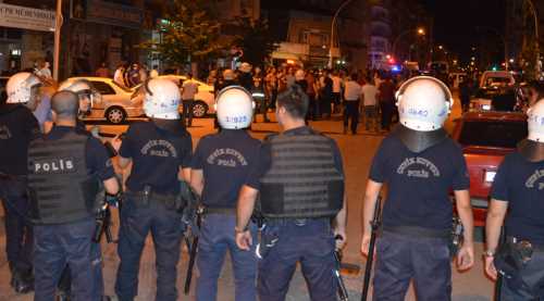 BİNLERCE POLİS AÇIĞA ALINDI