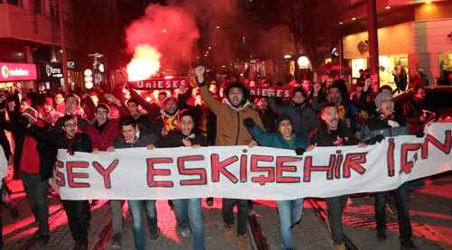 Binlerce taraftar ES ES için toplandı