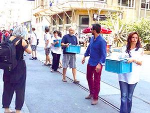 Robinson Kitabevi 'elden ele' taşındı