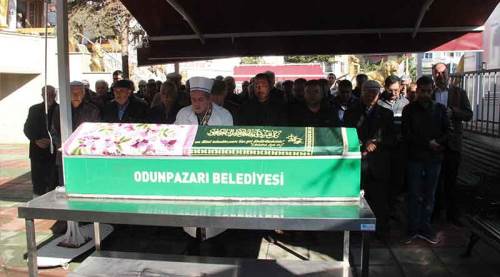 Bir asrı geride bırakan Ayşe Nine hayatını kaybetti