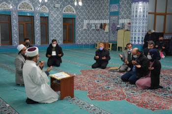 Bir Ayda Ukraynalı İki Kadın Müslüman Oldu
