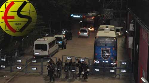 BİR BUÇUK SAAT BEKLEDİLER