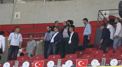 Bir galibiyet, fitili ateşler