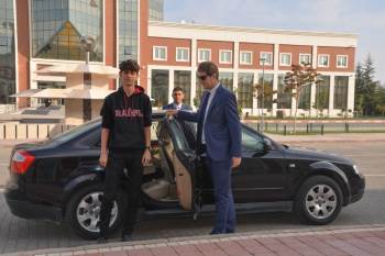 Bir Günlüğüne Bşeü Rektörü Oldu
