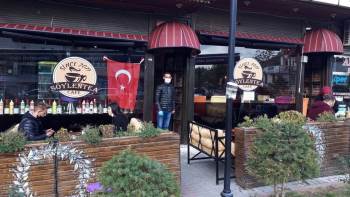 Bir Günlük Gelirini İzmirli Depremzedelere Bağışladı
