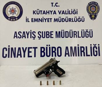 Bir Kişinin Üzerinde Ruhsatsız Tabanca Ele Geçirildi
