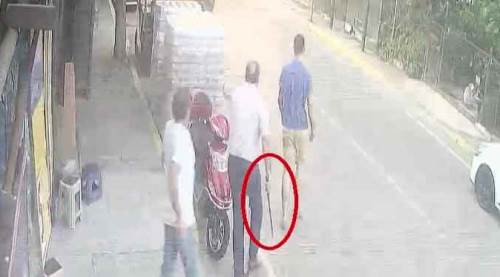 Bir metrelik kılıçla dehşet saçtı!