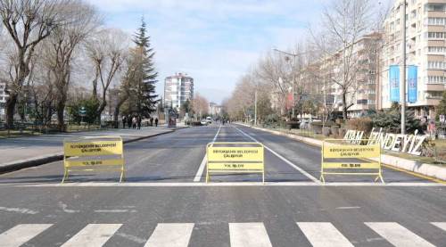 Bir taraftan yapıyoruz bir taraftan bozuyoruz!