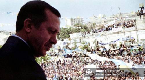 Bir zamanlar Erdoğan… Özgür Özel’in hırçın koruması!