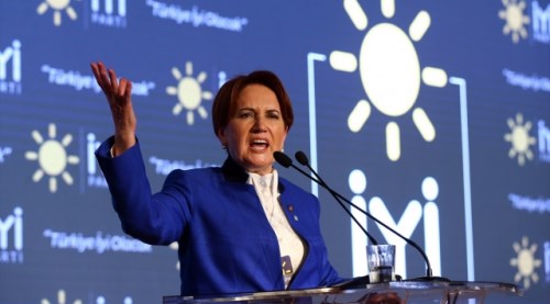 Bırakıyorum deyince salon karıştı