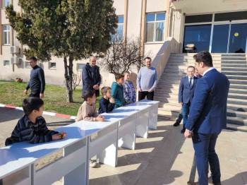 Birçok Öğrenciye Çalışma Masası Ve Sandalye Desteği Sağlandı
