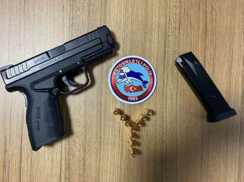 Birçok Suçtan Kaydı Bulunan Şahıs Ruhsatsız Tabancayla Yakalandı
