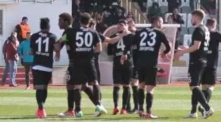 Biri kızardı, biri yediledi!