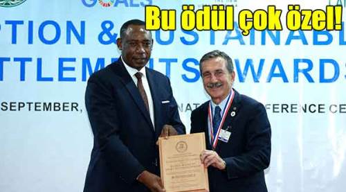 Biri şiirini yazdı biri ödülünü aldı