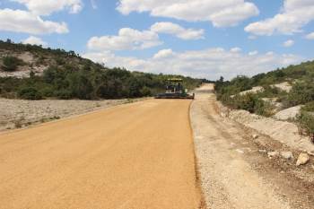 Birlerce Turistin Ziyaret Ettiği Frig Vadisi Yolları Asfaltlanıyor
