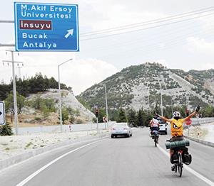 Bisikletçiler kondisyon çalışıyor