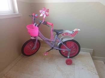 Bisikleti Çalınan Küçük Kıza Mhp’Li Ağabeyinden Güzel Sürpriz
