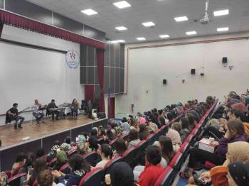 Biz Bize Moral Akşamlarıyla Yurt Öğrencileri Doyasıya Eğlendi
