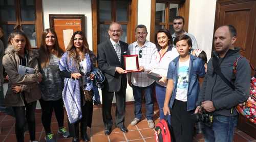 BM çalışanlarından Büyükerşen’e plaket