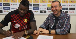 Bokila imzayı attı