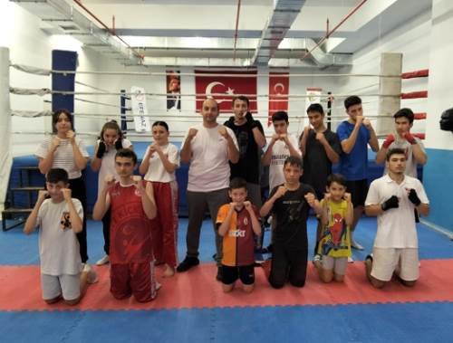 Boks antrenmanları sürüyor 