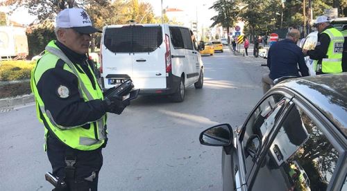 Bolu’da, bir ayda 35 bin lira cam film cezası kesildi